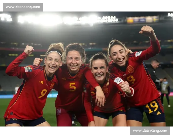 欢庆胜利！西班牙女足世界杯冠军，她们是新时代的足球英雄！