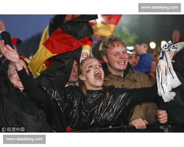 绝地反击！尼日利亚上演惊天逆转，球迷激动落泪！